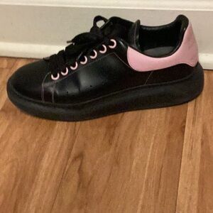 i’m selling alexander mcqueen size 8.5